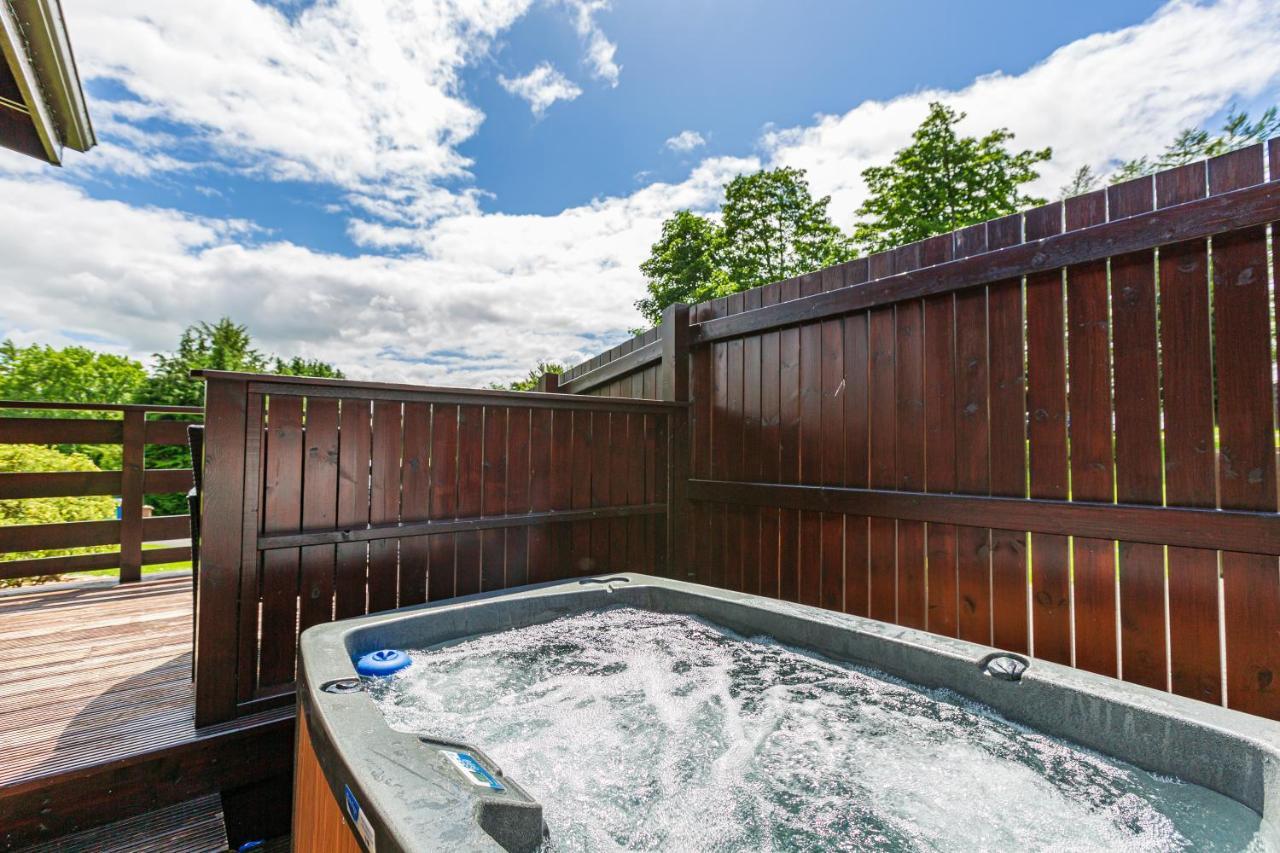 Bluebell Lodge 9 With Hot Tub Newton Stewart Dış mekan fotoğraf